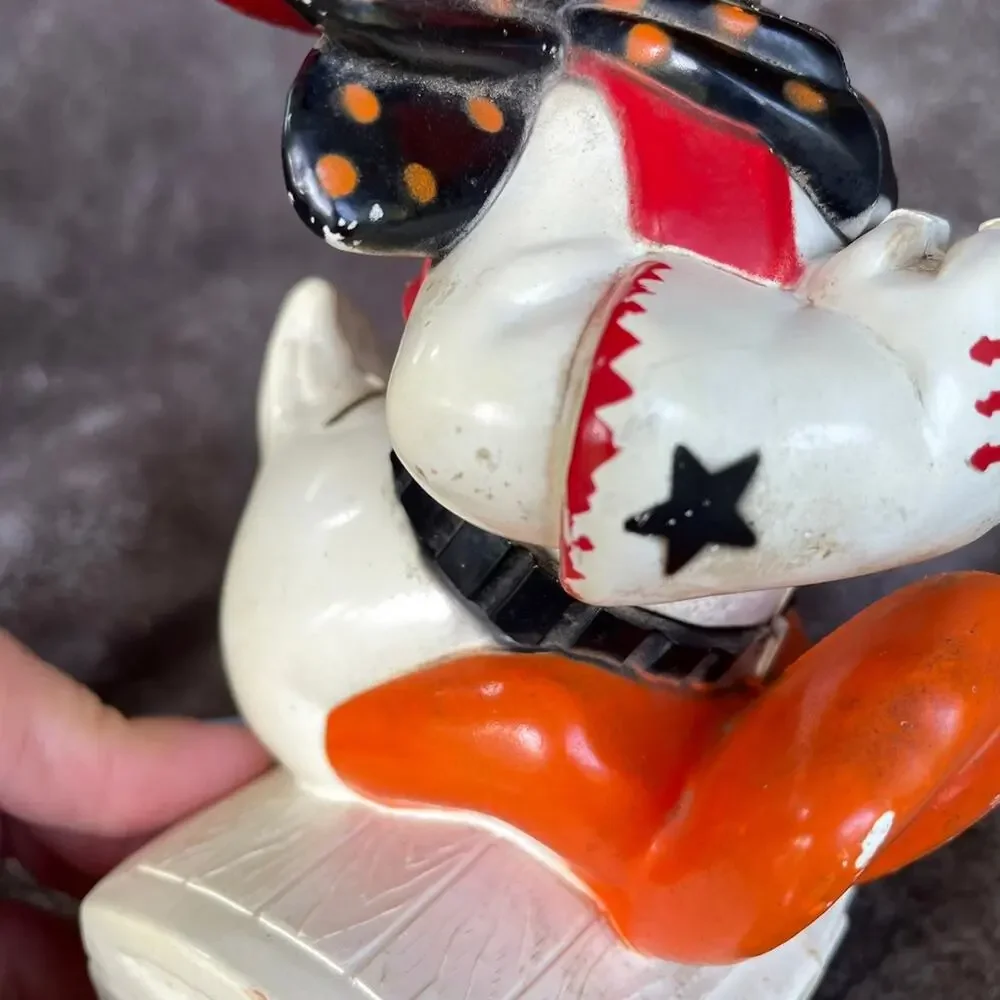 Vintage Knickerbocker Disney Donald Duck Cowboy Bank Western Sheriff Coin READ